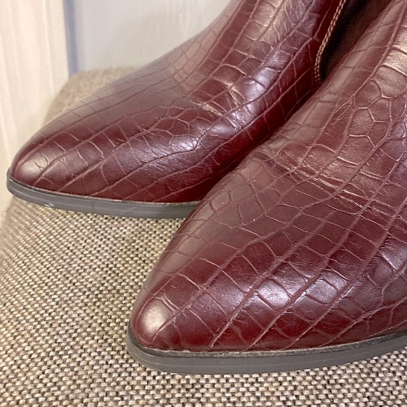 Bella Vita ankle booties, size 8 1/2N. - Picture 9 of 13